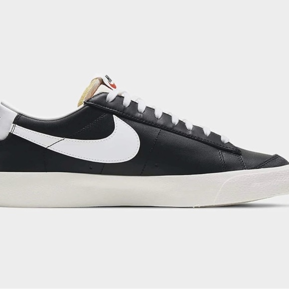 Nike Blazer Low top classic Black and White Sneakers - Picture 6 of 8